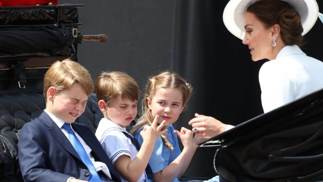 Princeza Charlotte upozorila brata da prestane mahati i postala viralni hit