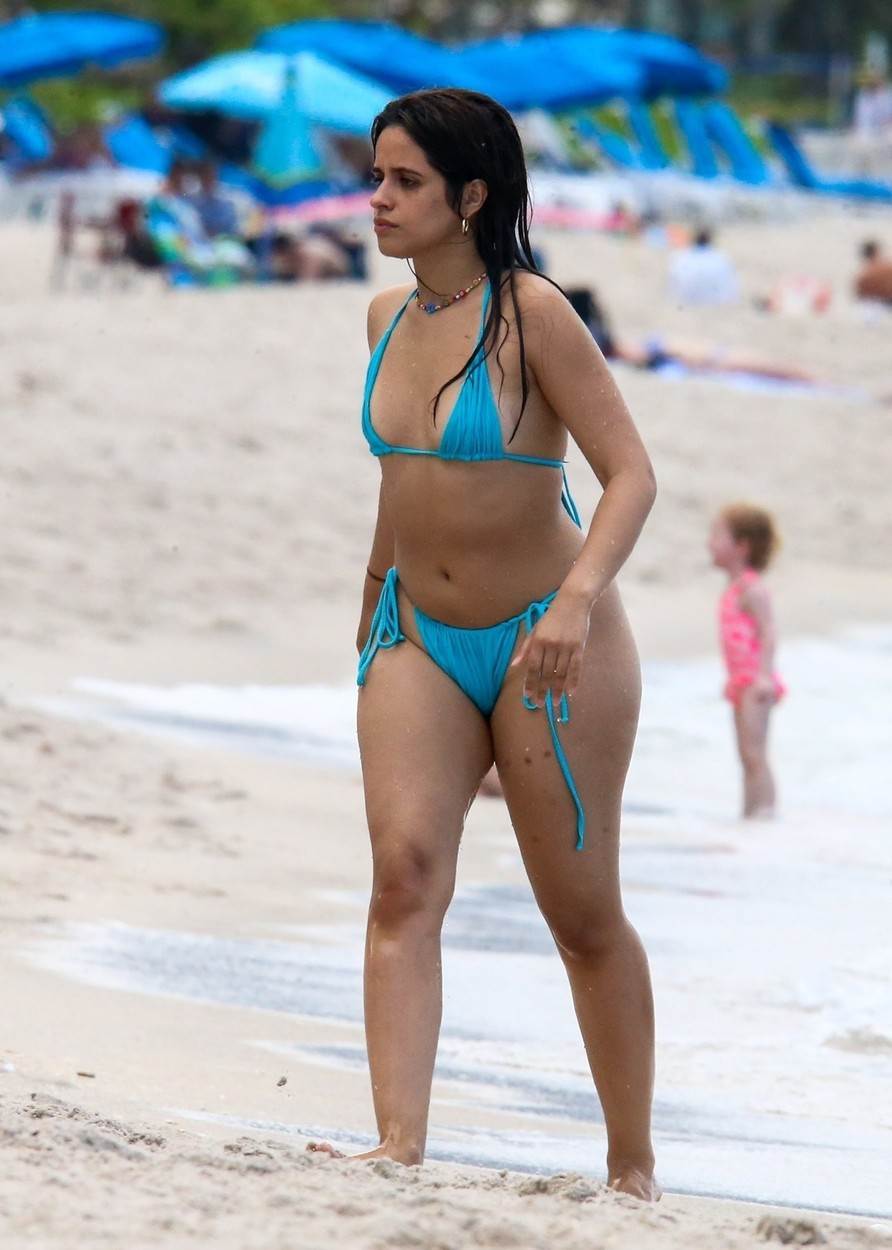 Camila Cabello samouvjereno je pokazala mali višak kilograma
