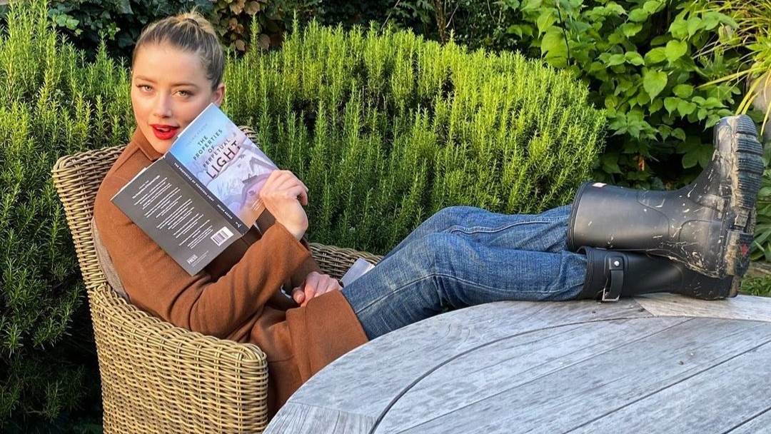 Amber Heard piše knjigu