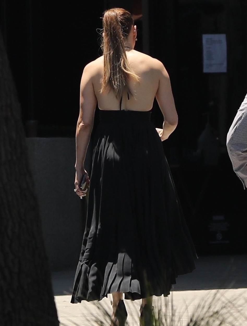 Jennifer Lopez pokazala je utrenirana leđa