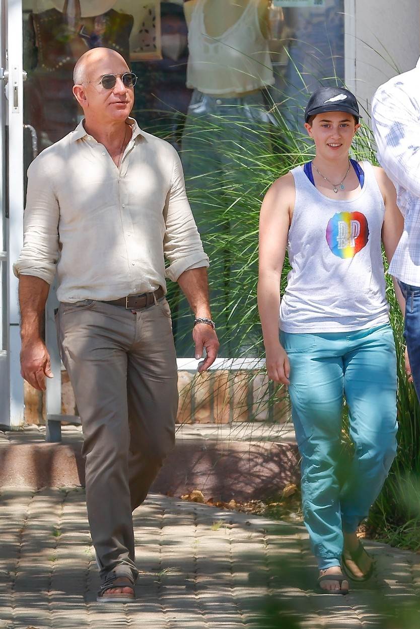 Jeff Bezos sa sinom u Malibuu