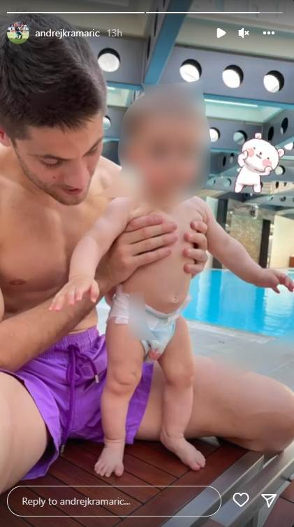 Andrej Kramarić sa sinom Viktorom na bazenu