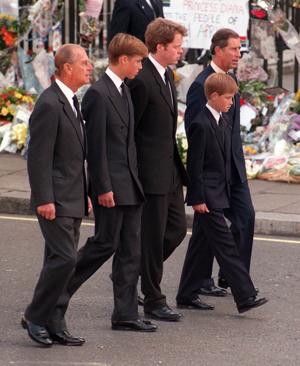 Princ Hary, princ William, princ Charles i princ Philip na pogrebu princeze Diane