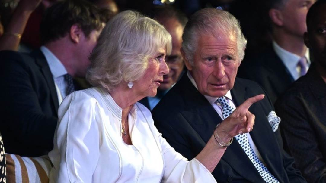 Princ Charles i Camilla Parker Bowles unajmili su urednika tabloida