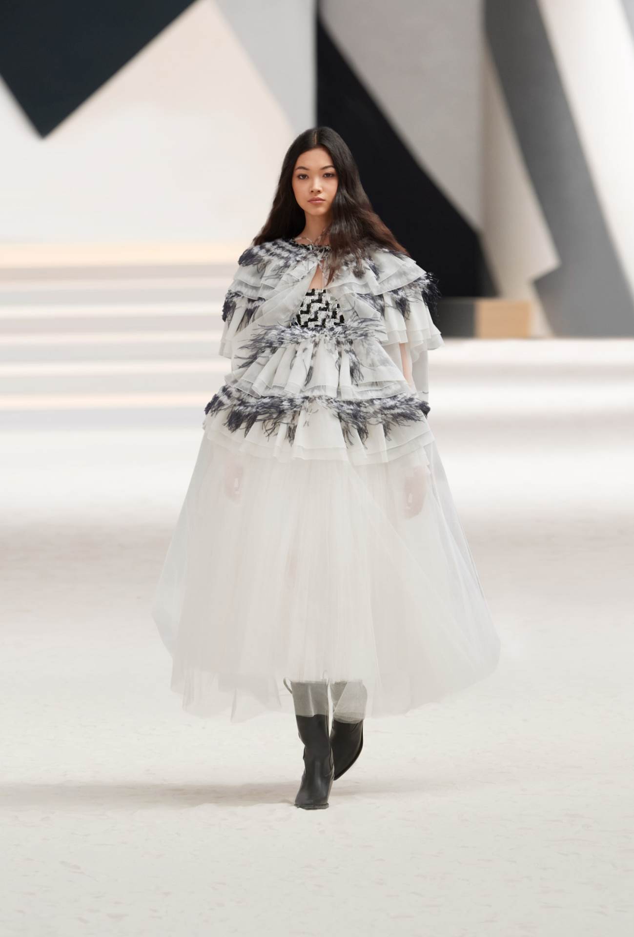 chanel_look_033_fw_2022_23_hc_collection