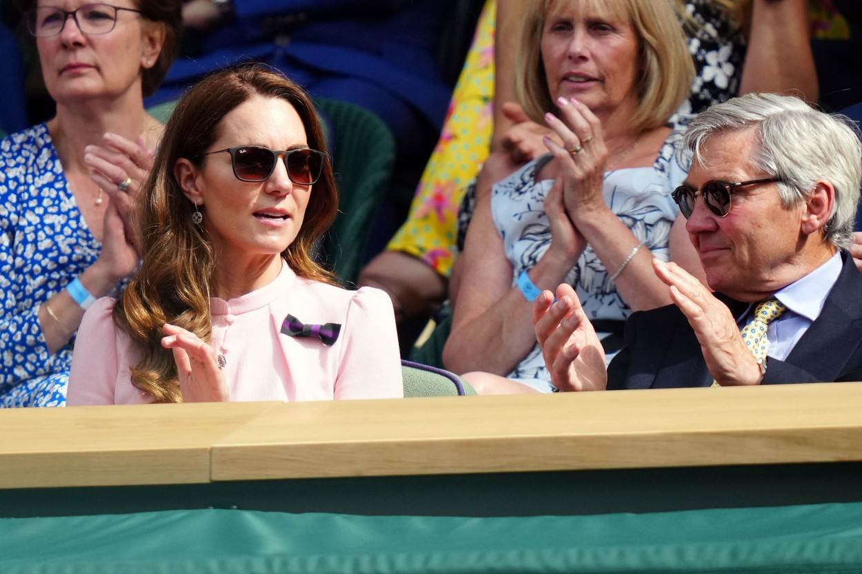 Kate Middleton tijekom Wimbledona ne skida ljubičasto-zelenu mašnu