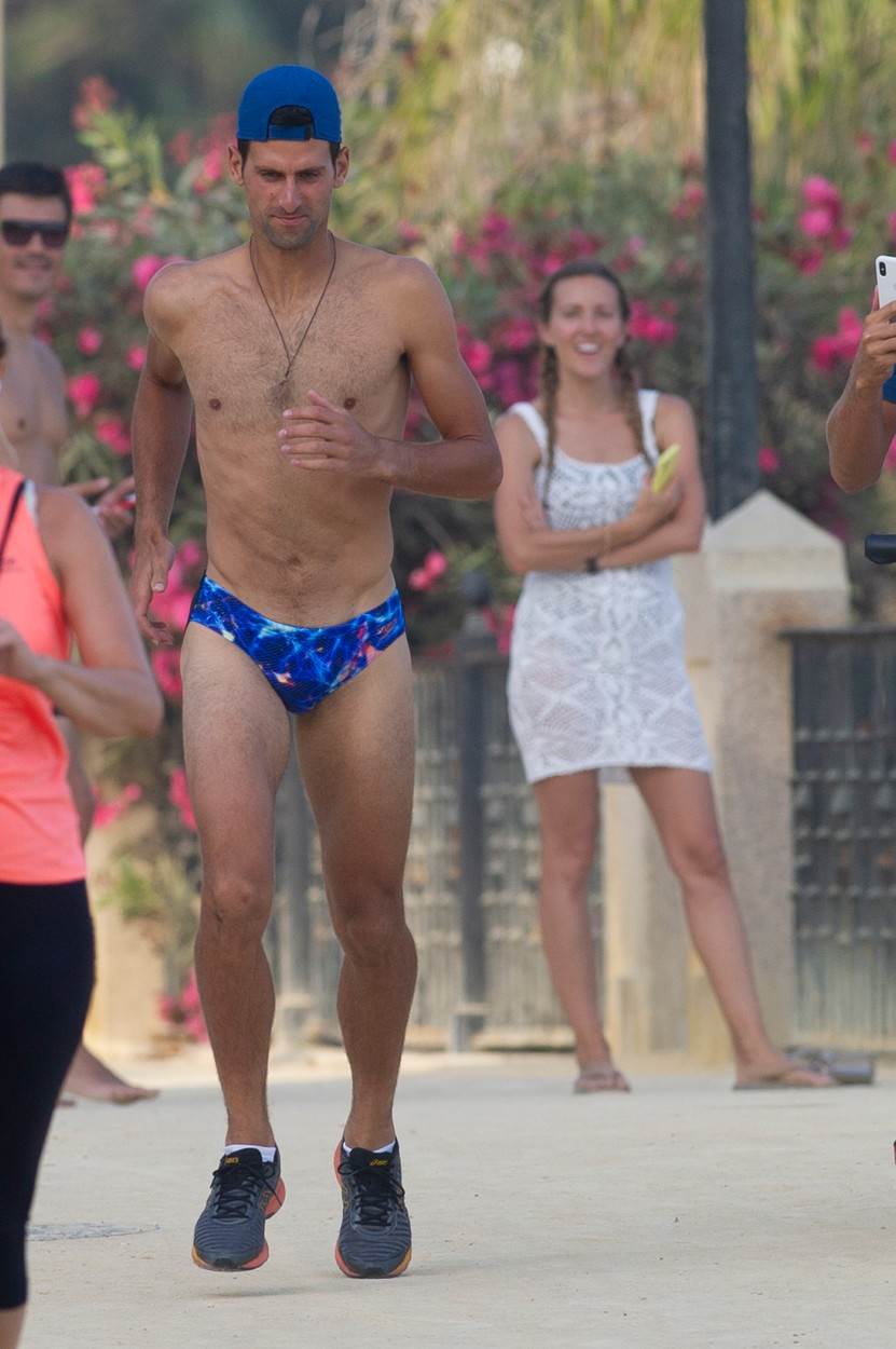 Novak Đoković trči u kupaćim gaćicama