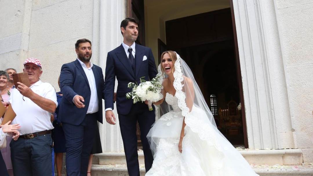 Franka Batelić i Vedran Ćorluka vjenčali su se u istarskom mjestu Bale