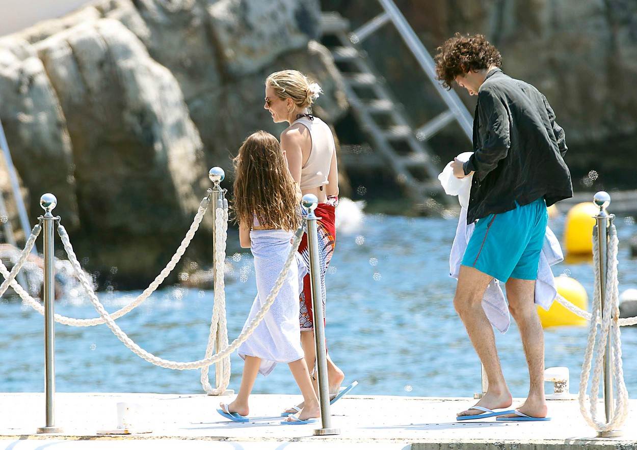 Sienna Miller ljetuje s dečkom Olijem Greenom i kćerkicom Marlowe