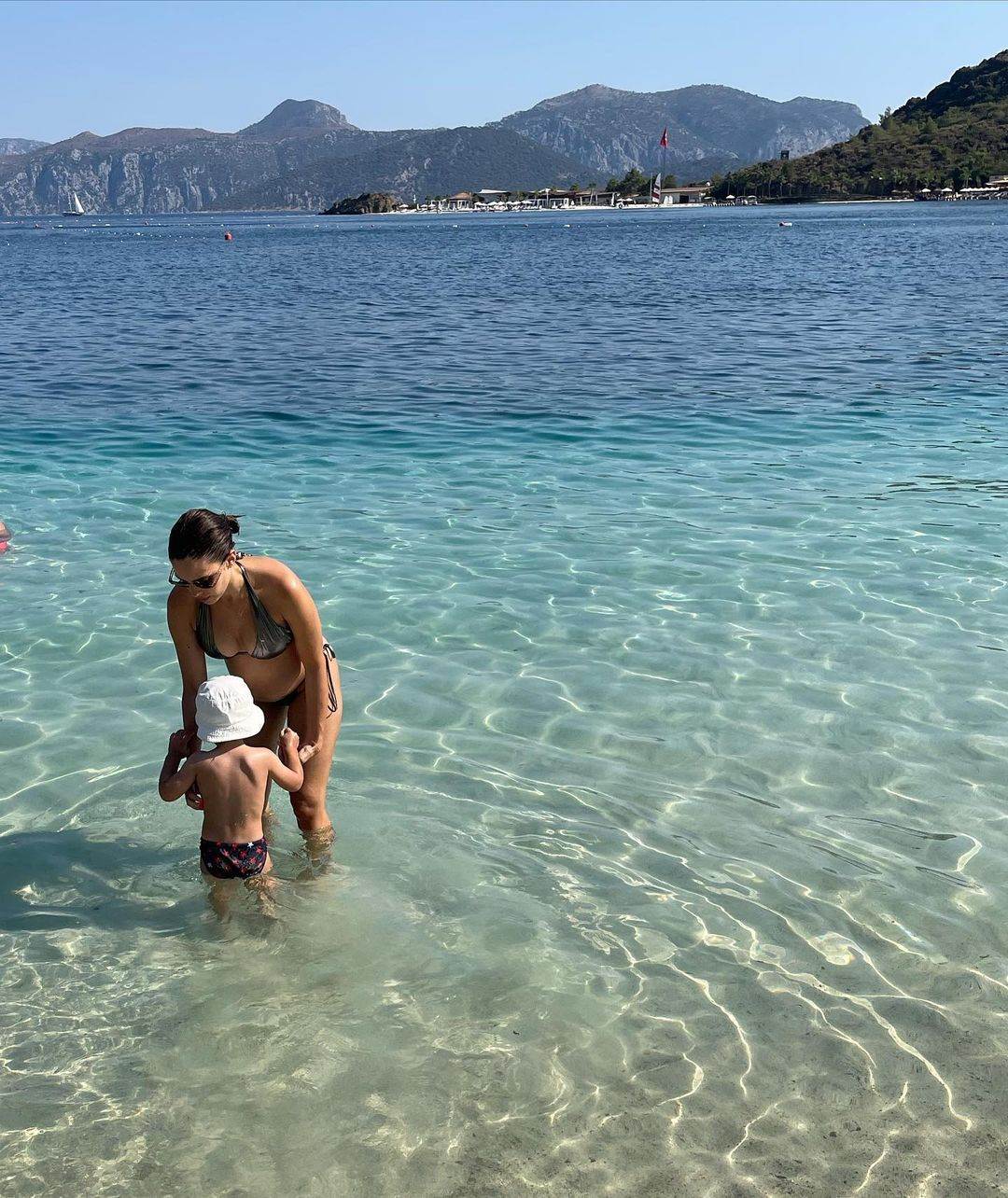 Franka Batelić sa sinom Viktorom na plaži
