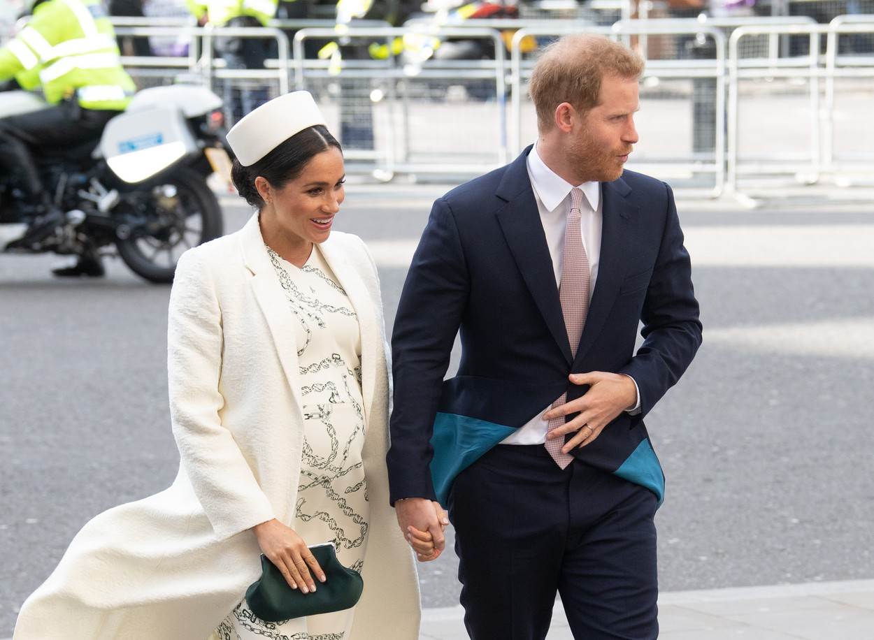 Princ Harry i Meghan Markle ne žele da njihova djeca imaju veze s kraljevskim dvorima