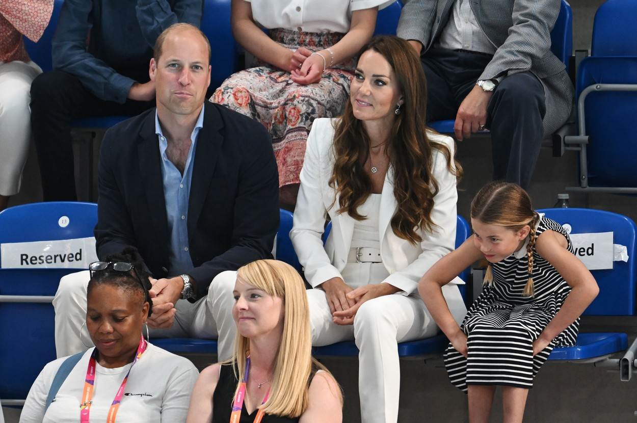 Princ William, princeza Charlotte i Kate Middleton na plivačkom natjecanju