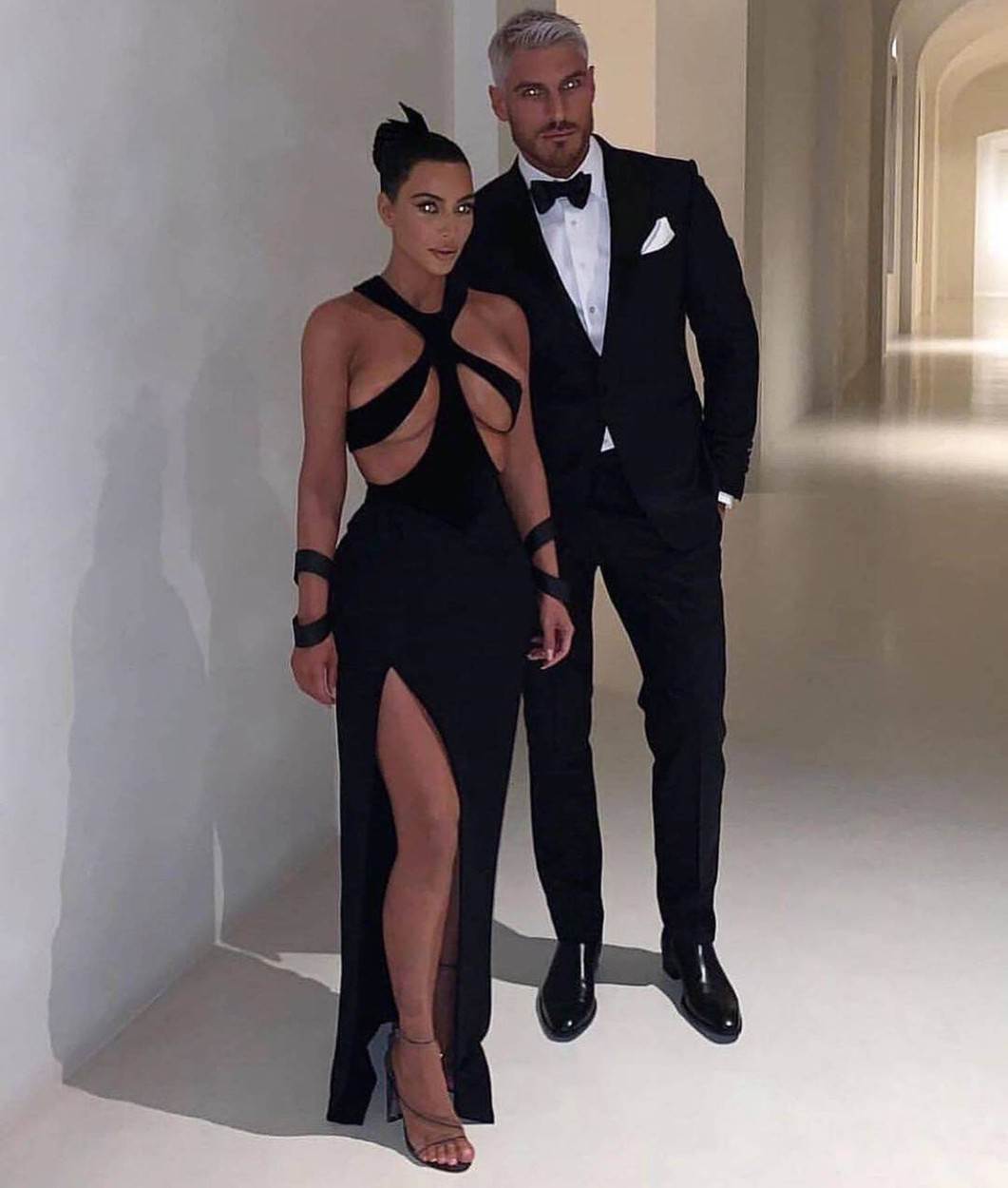 Kim Kardashian u Mugler haljini