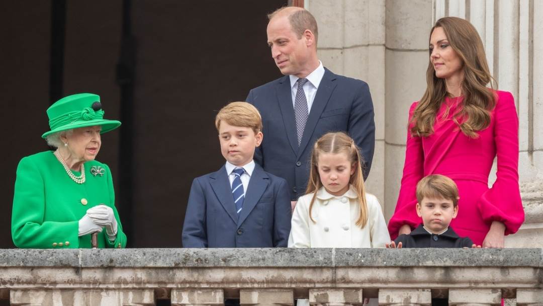 Princ George, princ Louis i princeza Charlotte pomaknuli su se u nasljednom nizu