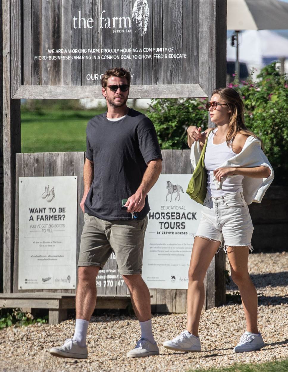 Liam Hemsworth i Gabriella Brooks.
