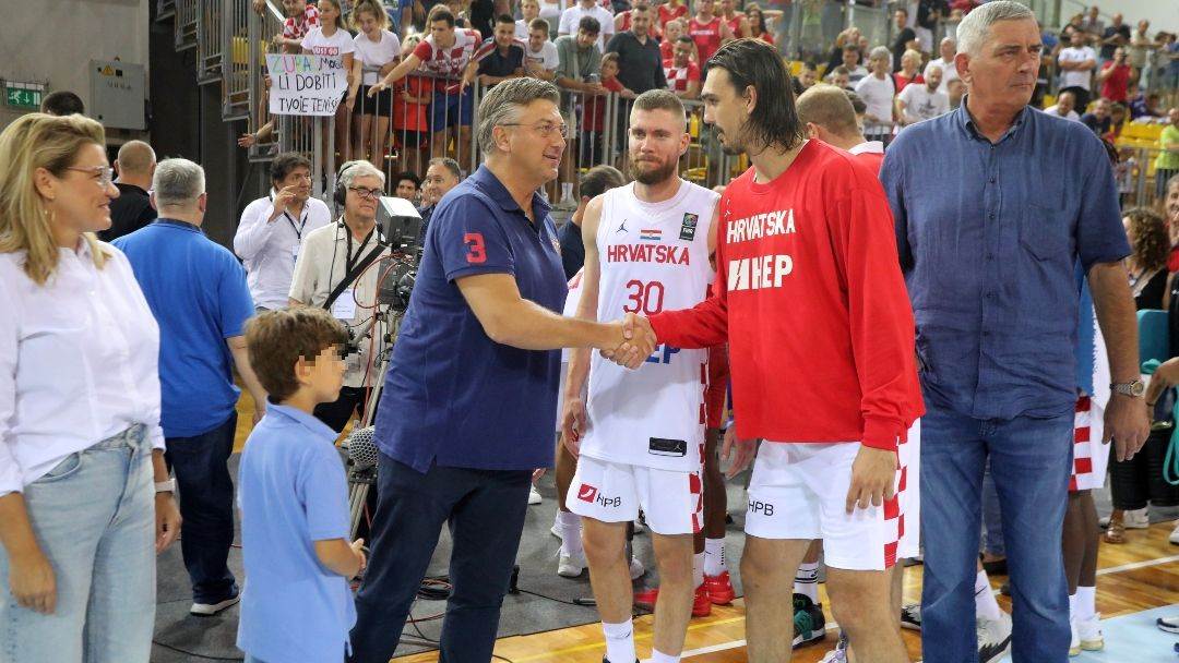 Andrej Plenković čestitao hrvatskim košarkašima na pobjedi