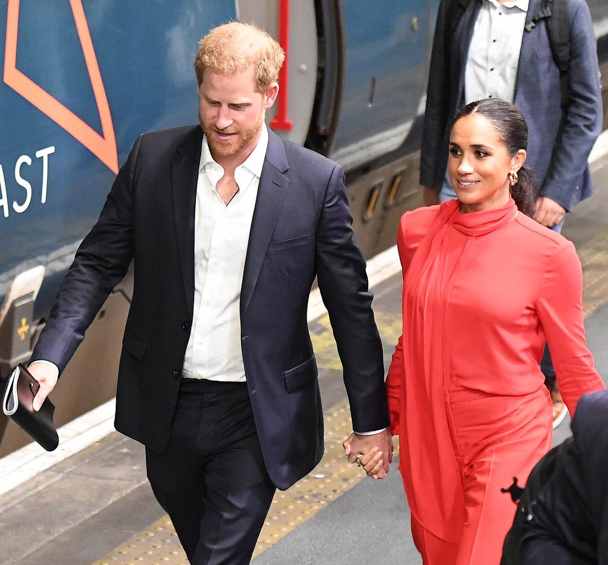 Princ Harry i Meghan Markle na željezničkom kolodvoru