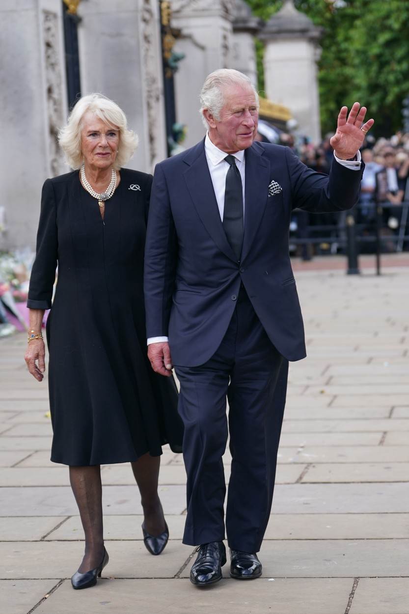Kralj Charles i Camilla Parker Bowles stigli su u Buckinghamsku palaču