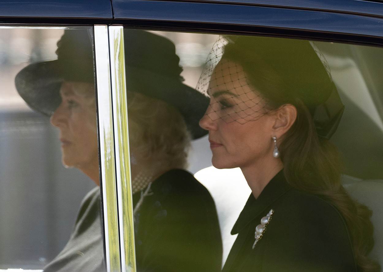 Kate Middleton i Camilla su princeza i kraljica