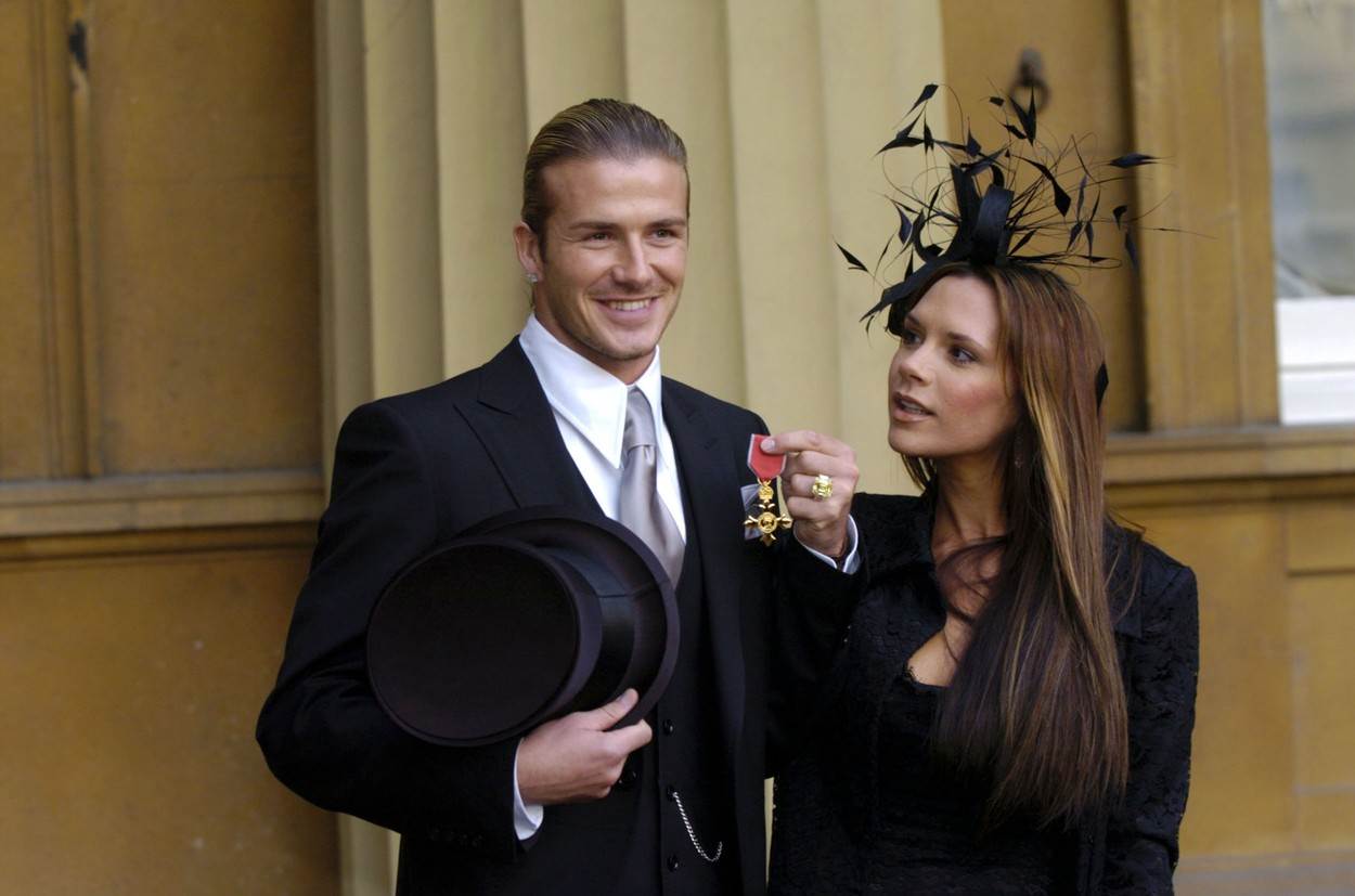 Kraljica Elizabeta proglasila je Davida Beckhama vitezom 2003. godine