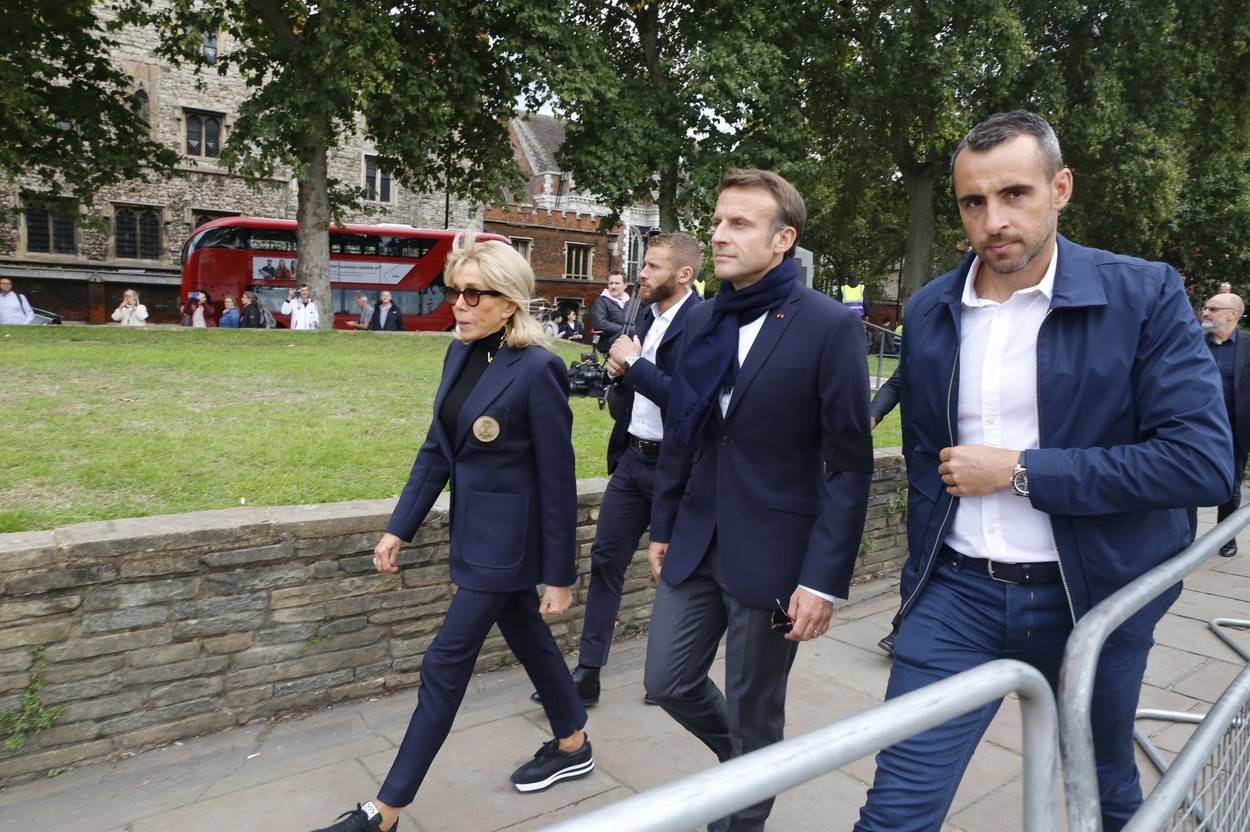 Bračni par Macron iznenadio je svojim outfitom