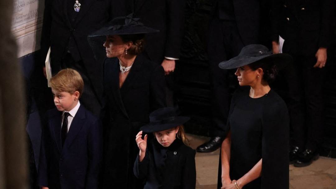 Princ George, princeza Charlotte, Kate Middleton i Meghan Markle