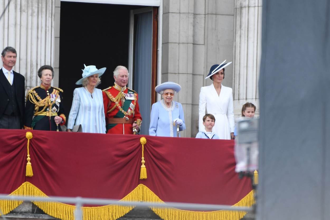 Kraljica Elizabeta II., princeza Anne i Timothy Laurence na platinastom jubileju