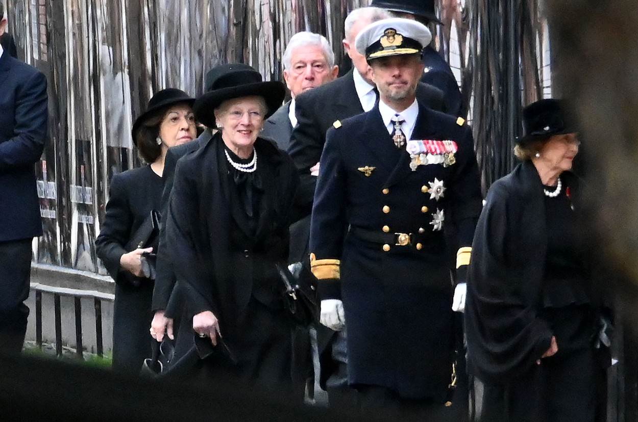 Princ Frederik i kraljica Margrethe II. na ispraćaju kraljice Elizabete