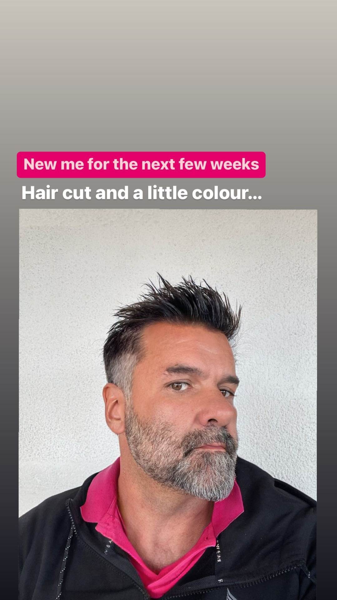 Charles Pearce ima novu frizuru