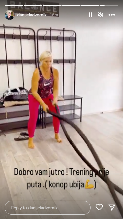 Danijela Dvornik radi vježbu s konopom