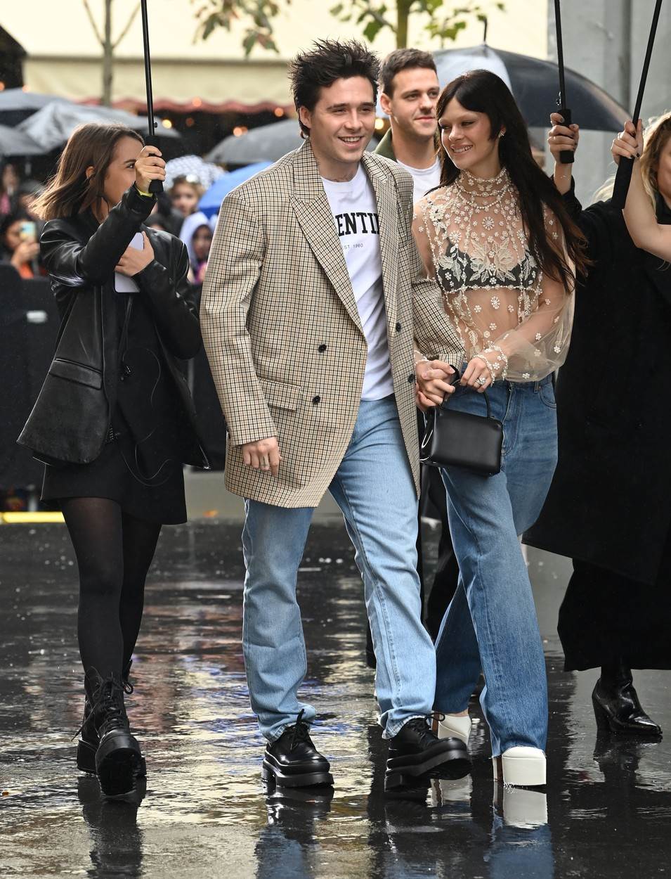 Nicola Peltz i Brooklyn Beckham na Tjednu mode u Parizu