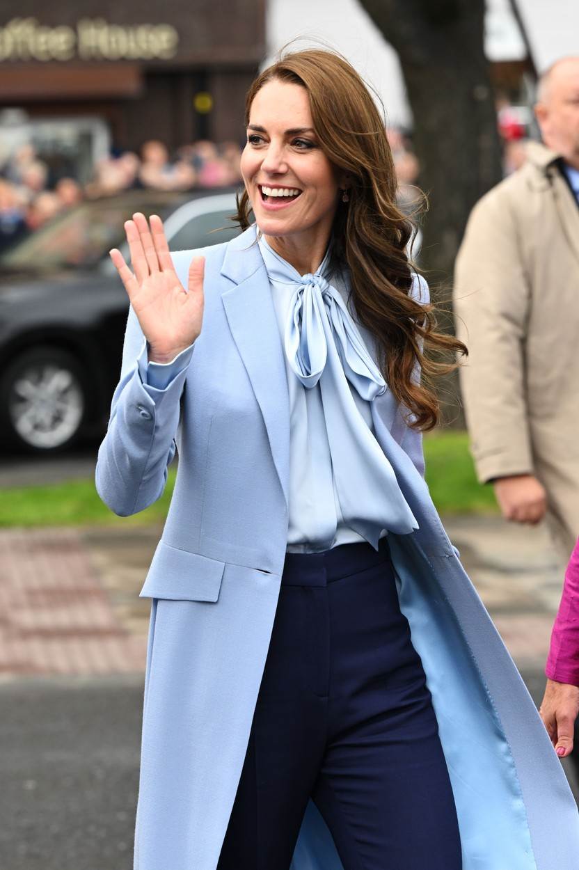 Kate Middleton u plavom modnom izdanju