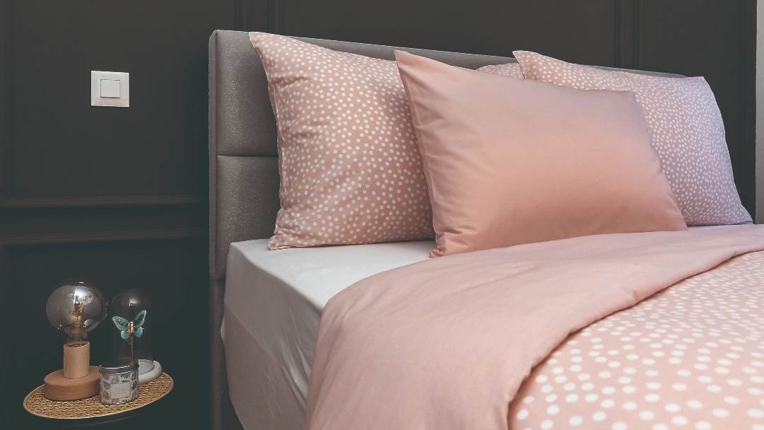 Ružičasta posteljina daje dašak romantike