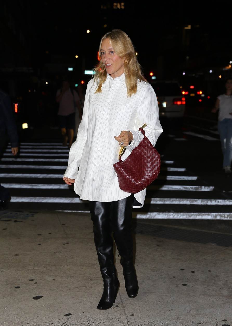 Chloe Sevigny nosi Bottega Veneta Sardine torbu
