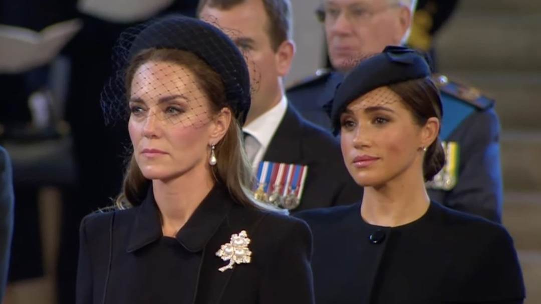 Kate Middleton se zbog Meghan Markle nije mogla oprostiti od kraljice Elizabete