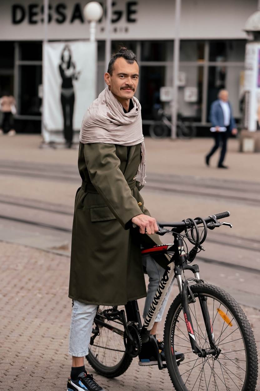 Marko Antunović na špici pozirao na biciklu