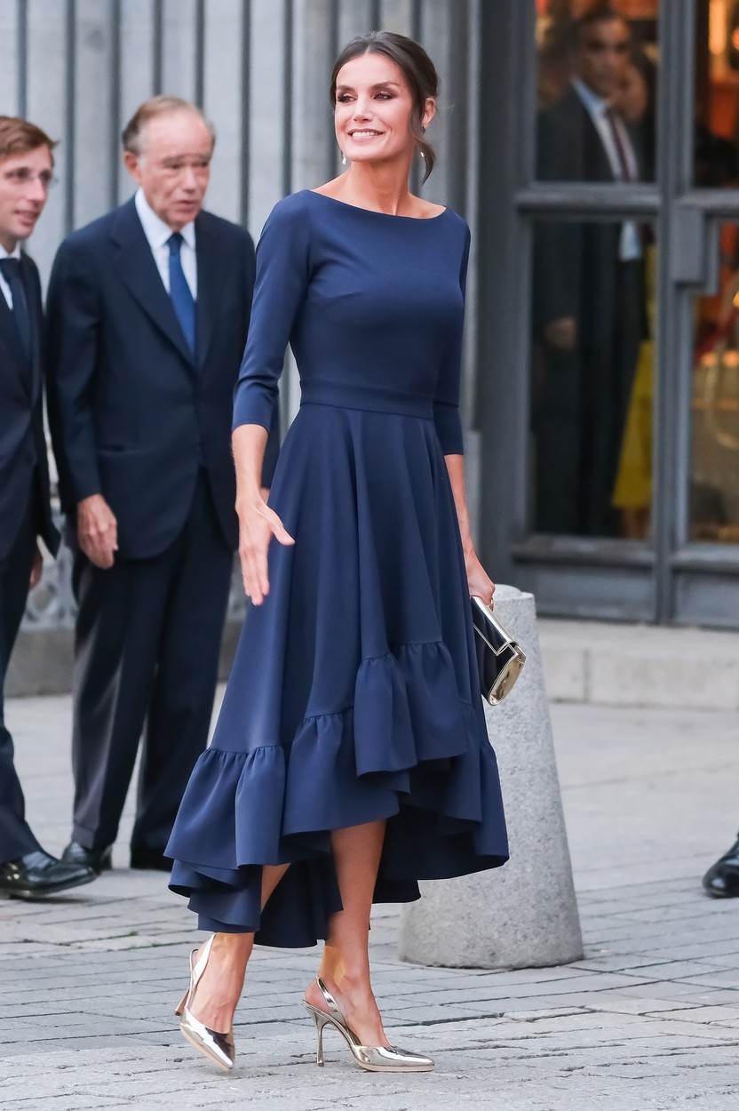 Kraljica Letizia u haljini s volanima