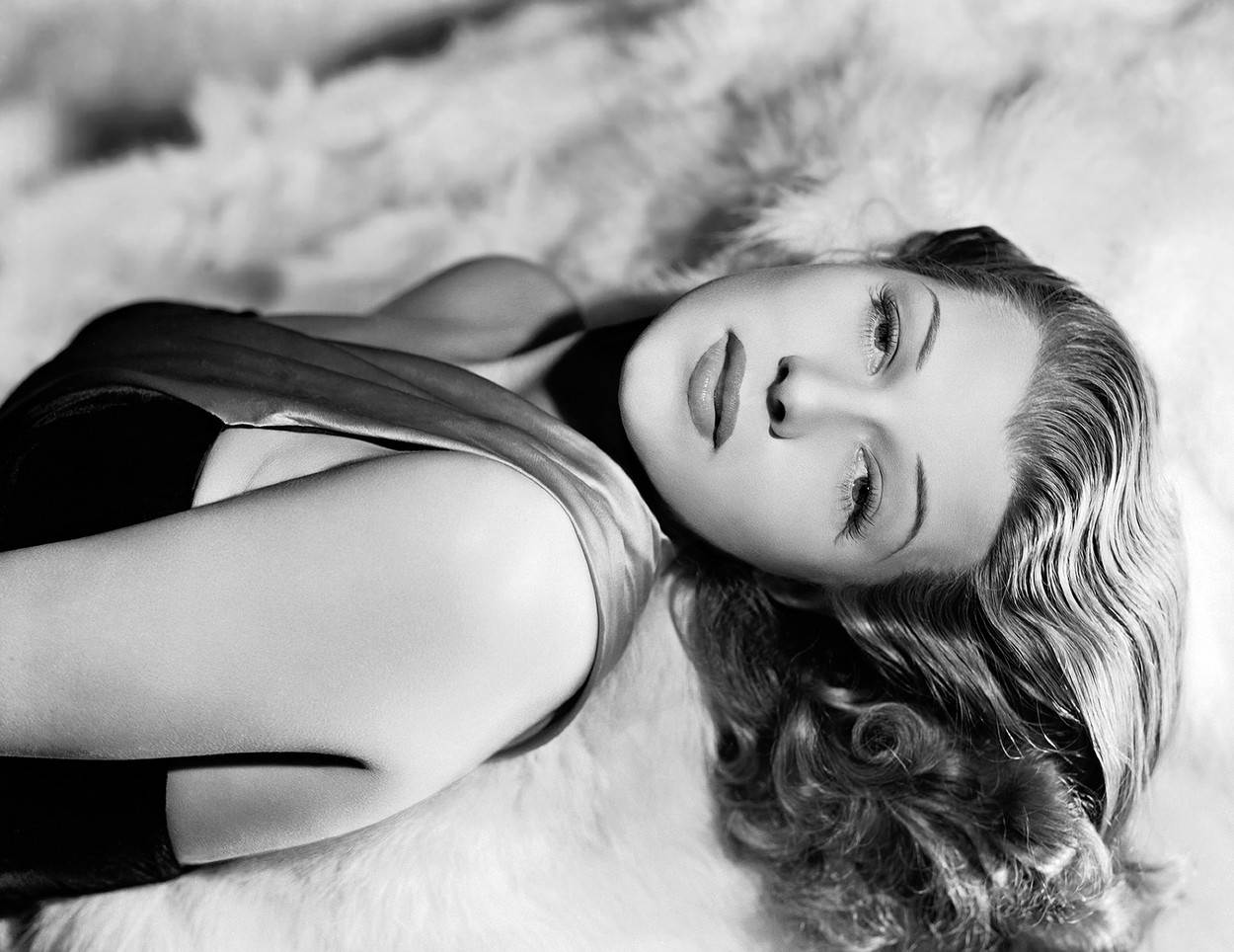 Rita Hayworth je bila silovana kao djevojčica