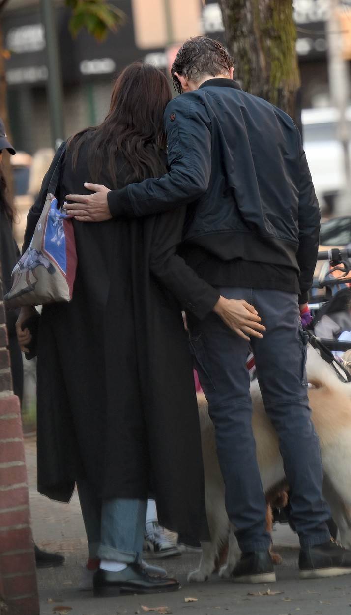 Irina Shayk i Bradley Cooper se grle u New Yorku