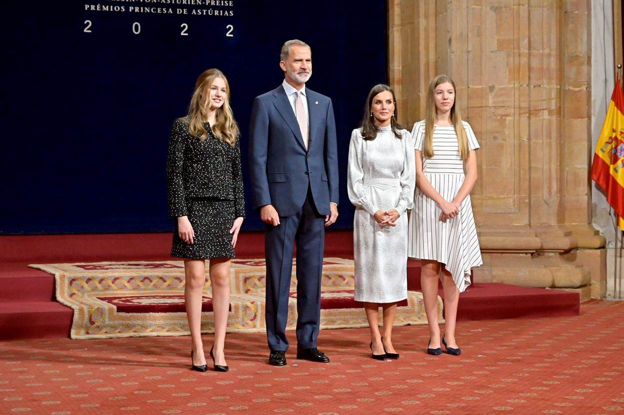 Kralj Filip VI. i kraljica Letizia s kćerima