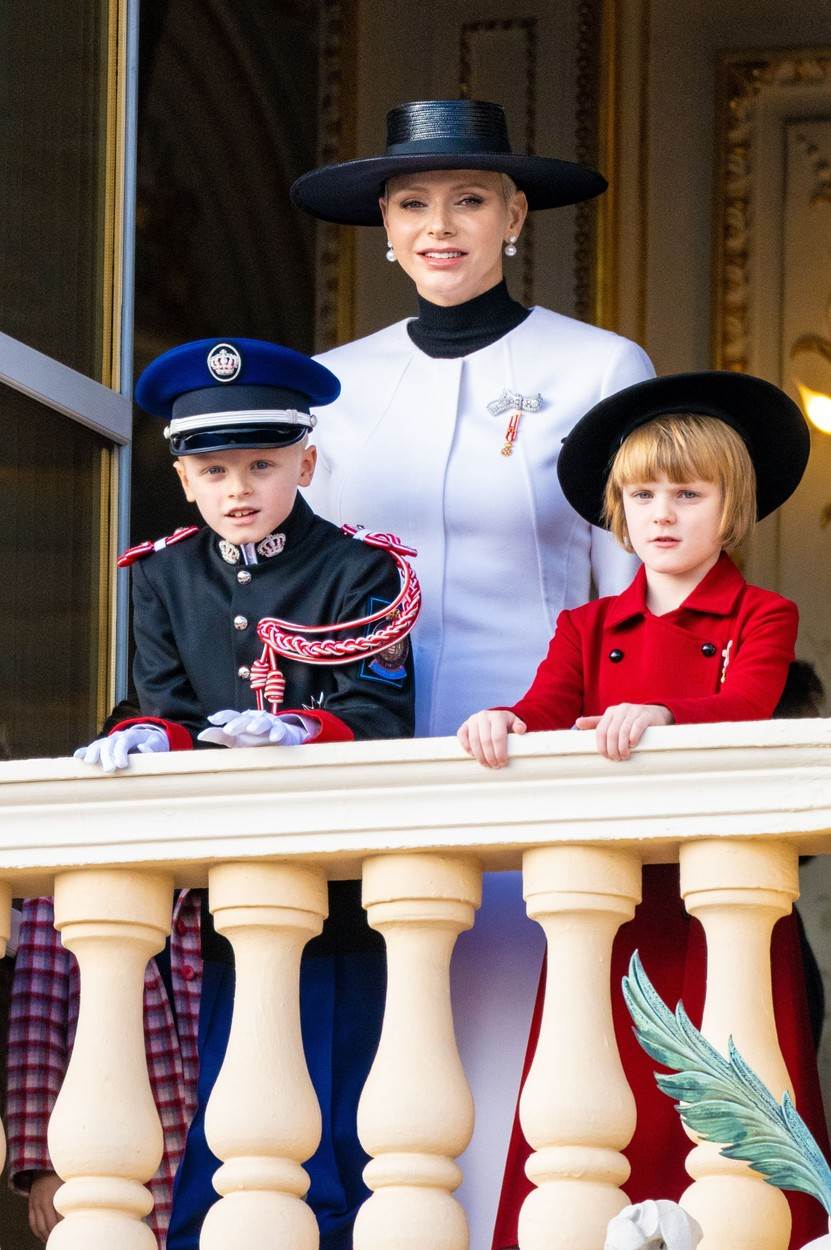 Princeza Charlene s blizancima Gabrielle i Jacquesom na balkonu