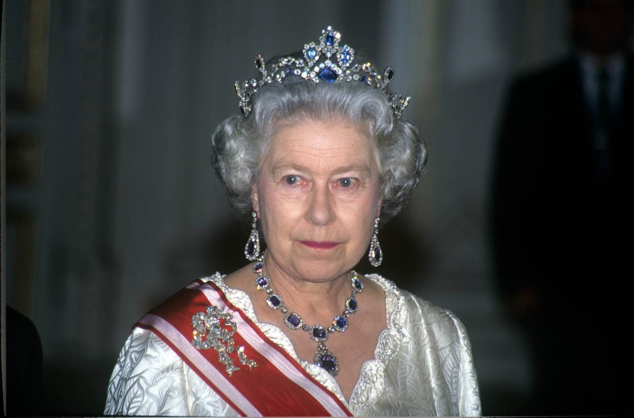 Kraljica Elizabeta tijaru je dobila kao vjenčani dar od kralja George