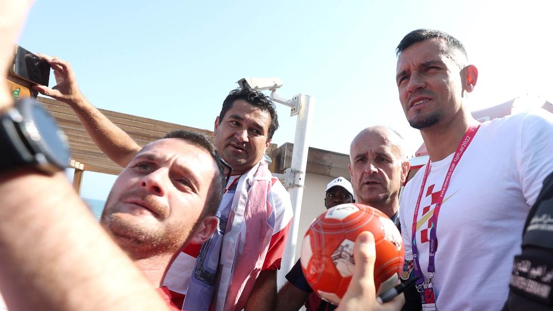 Dejan Lovren se fotografirao s hrvatskim navijačima u Dohi