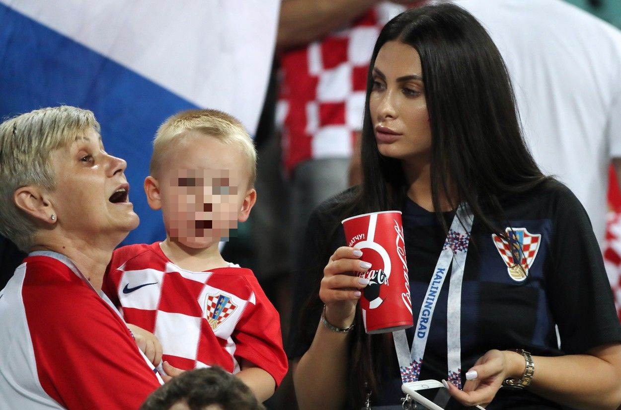 Ivana Vida sa sinom Davidom i svekrvom na Svjetskom prvenstvu u Rusiji