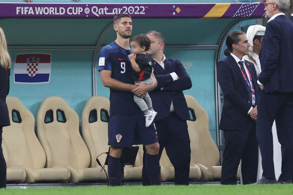 Andrej Kramarić sa sinom nakon poraza od Argentine