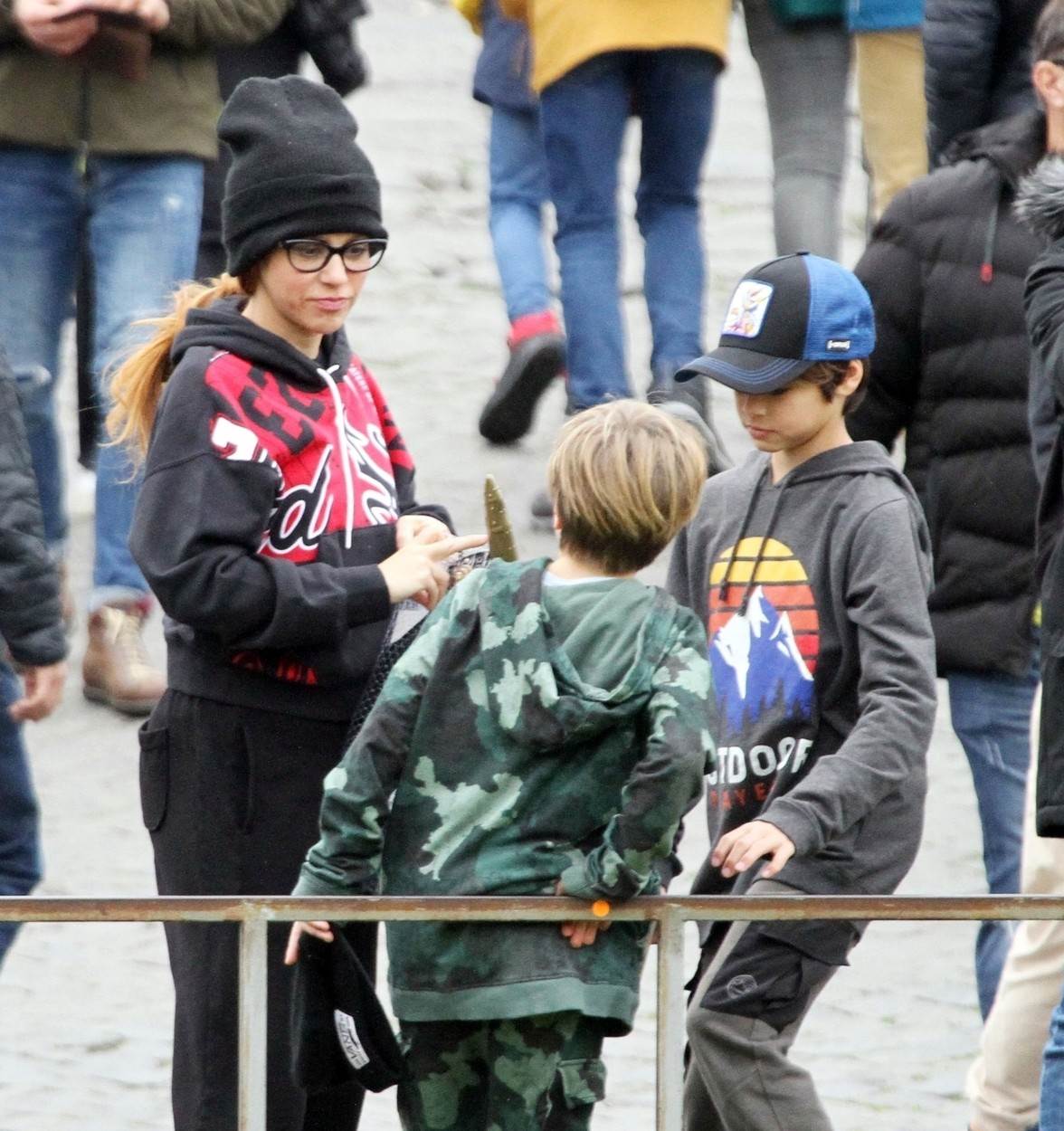 Shakira sa sinovima u Rimu