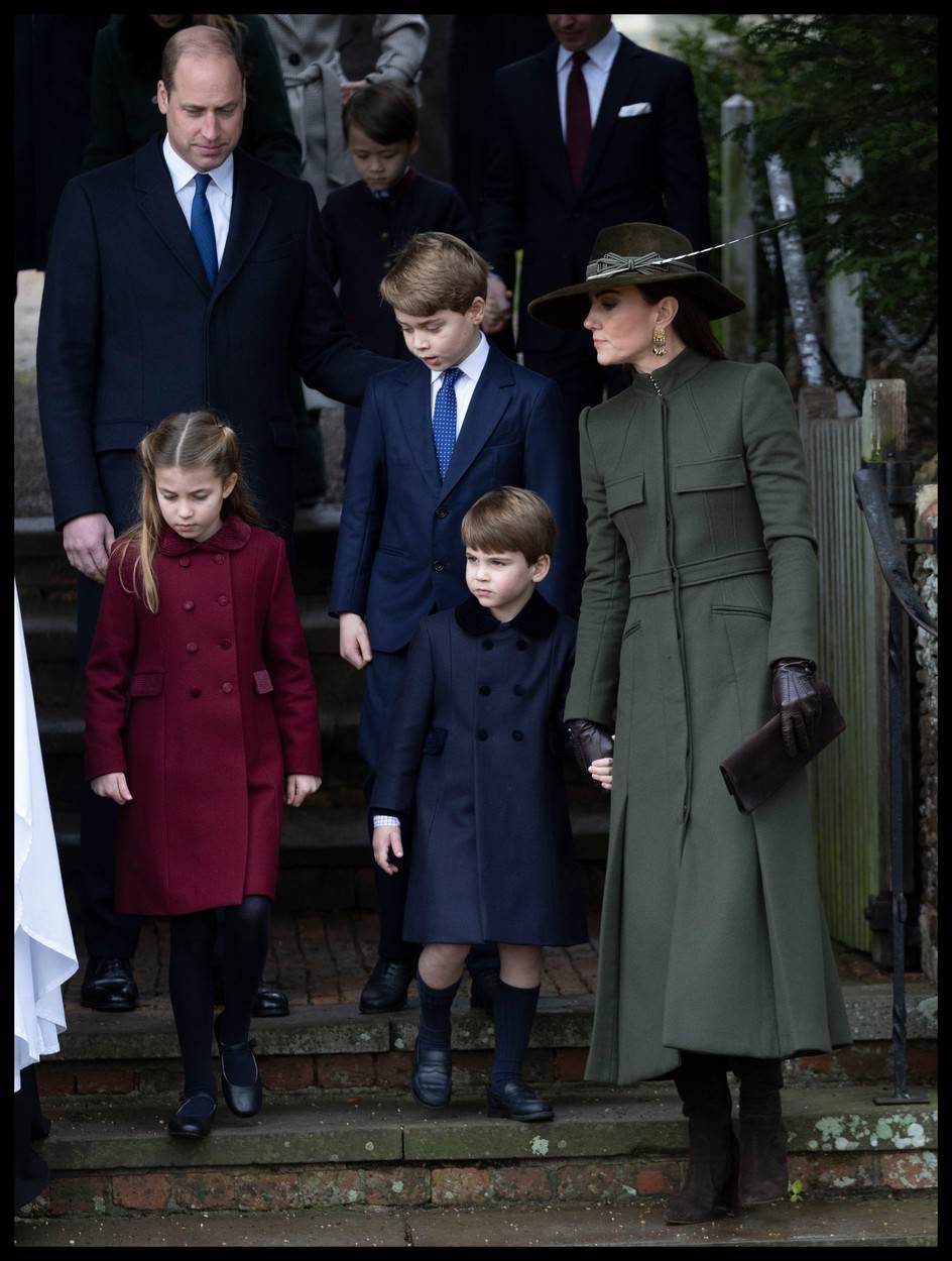 Kate Middleton i princ William prošetali s djecom u Sandrighamu na Božić