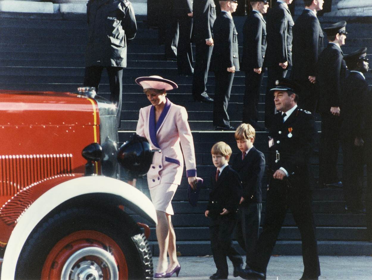 Princ William brinuo se za princa Harryja kad su bili djeca