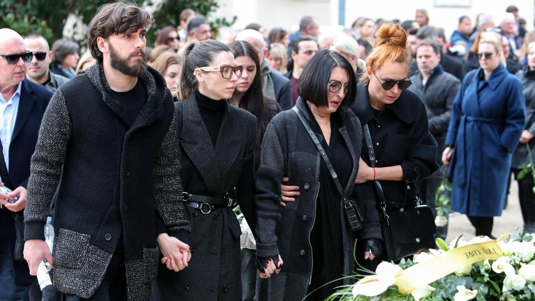 Eni Savić i Mirna Savić na Massimovom pogrebu