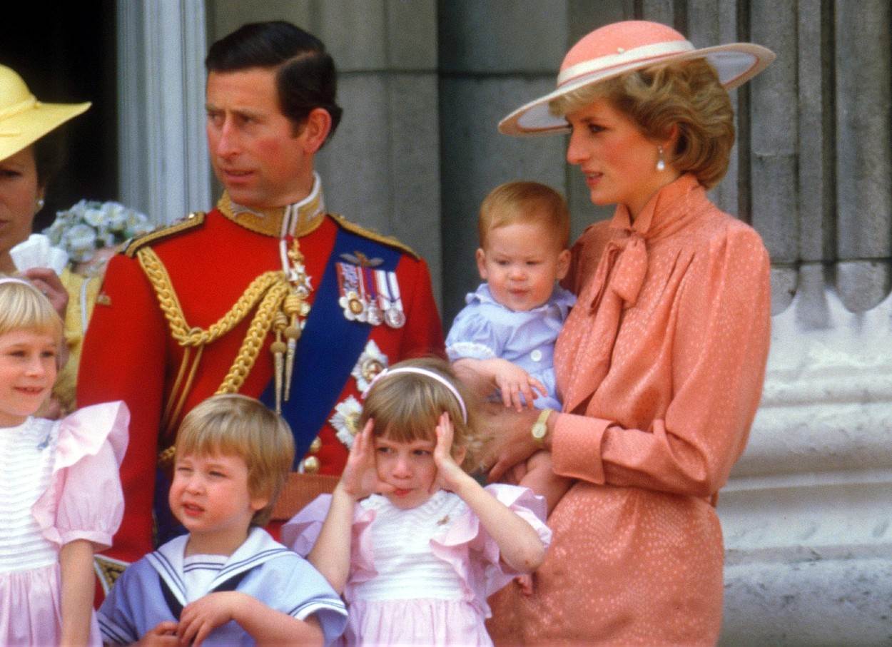 Kralj Charles i princeza Diana s bebom Harryjem